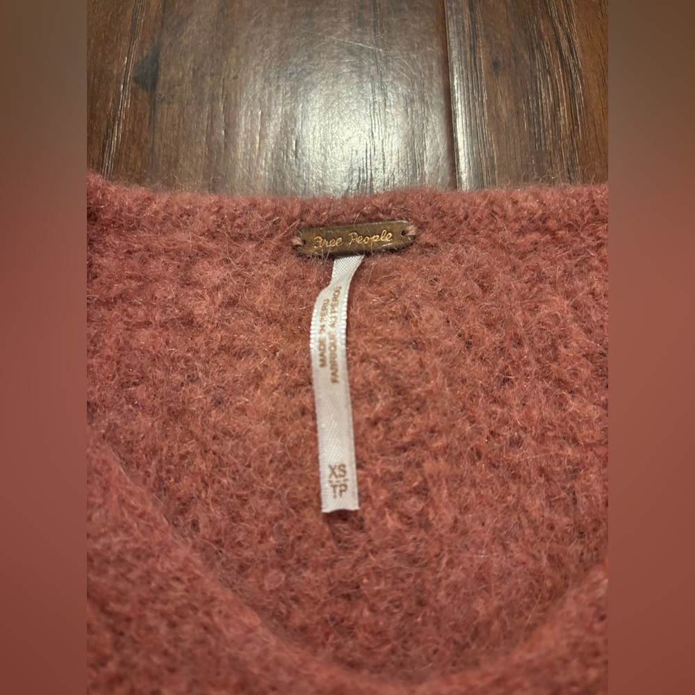 Free People Moonbeam V-Neck Oversized Alpaca Sweater Prairie Rose Size XS - Picture 3 of 4